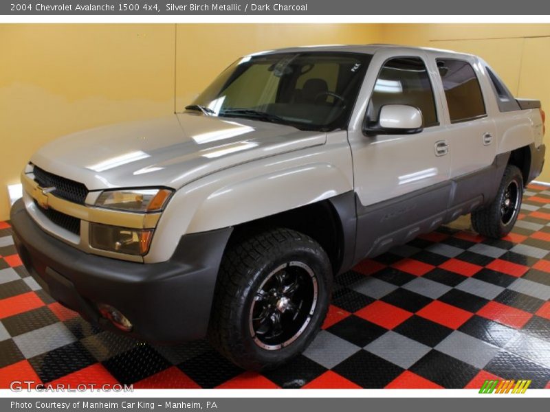 Silver Birch Metallic / Dark Charcoal 2004 Chevrolet Avalanche 1500 4x4