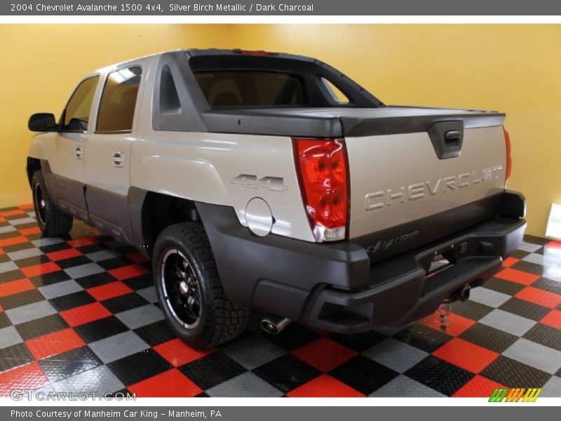 Silver Birch Metallic / Dark Charcoal 2004 Chevrolet Avalanche 1500 4x4