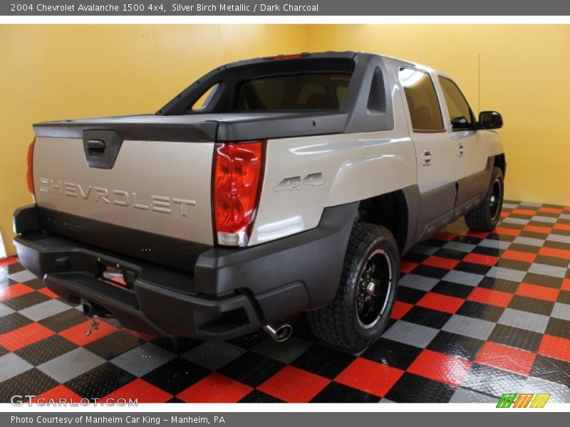 Silver Birch Metallic / Dark Charcoal 2004 Chevrolet Avalanche 1500 4x4