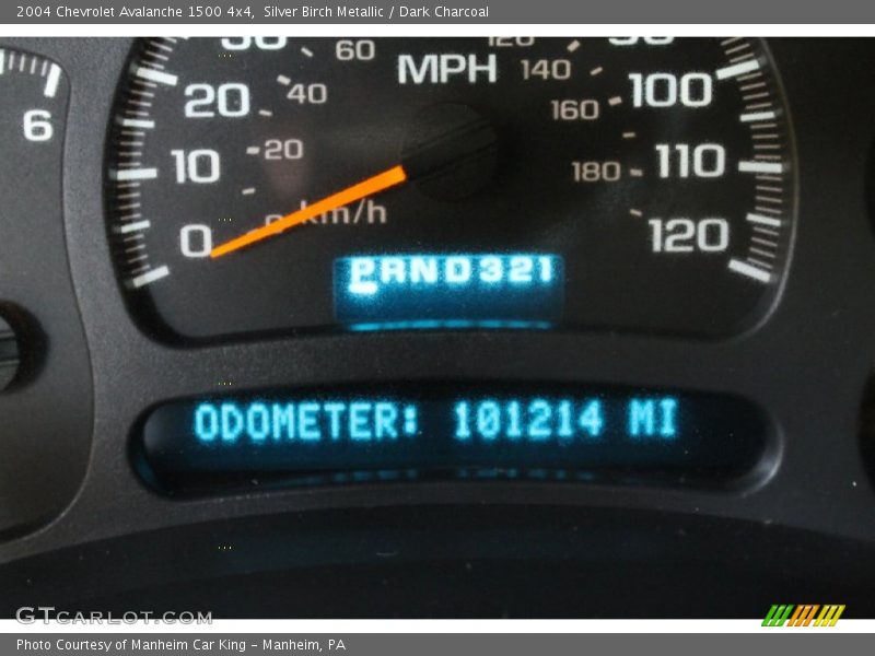 Silver Birch Metallic / Dark Charcoal 2004 Chevrolet Avalanche 1500 4x4