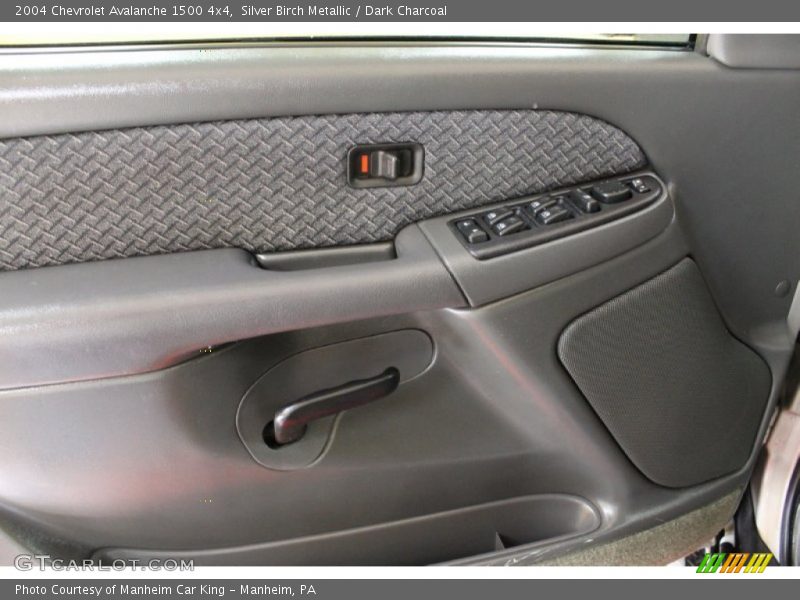 Silver Birch Metallic / Dark Charcoal 2004 Chevrolet Avalanche 1500 4x4