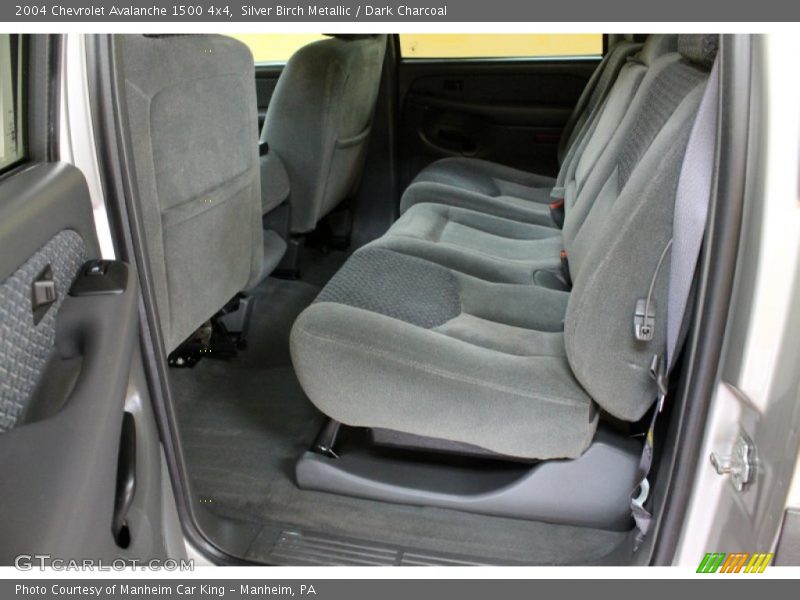 Silver Birch Metallic / Dark Charcoal 2004 Chevrolet Avalanche 1500 4x4