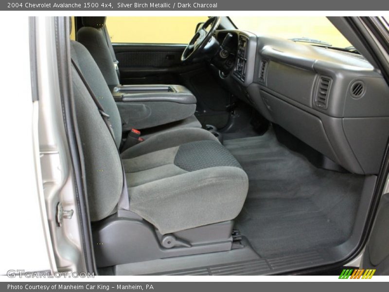 Silver Birch Metallic / Dark Charcoal 2004 Chevrolet Avalanche 1500 4x4