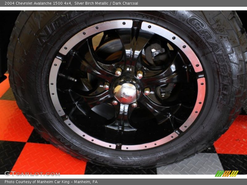 Silver Birch Metallic / Dark Charcoal 2004 Chevrolet Avalanche 1500 4x4