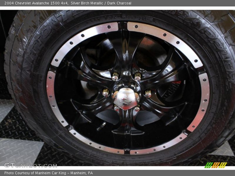 Silver Birch Metallic / Dark Charcoal 2004 Chevrolet Avalanche 1500 4x4