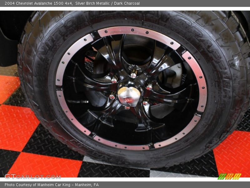Silver Birch Metallic / Dark Charcoal 2004 Chevrolet Avalanche 1500 4x4