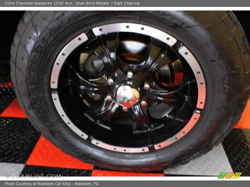 Silver Birch Metallic / Dark Charcoal 2004 Chevrolet Avalanche 1500 4x4