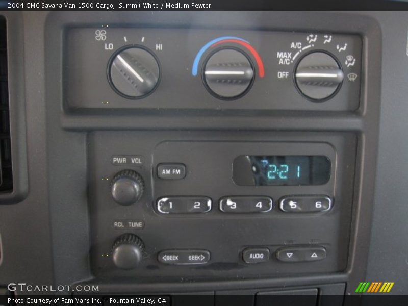 Summit White / Medium Pewter 2004 GMC Savana Van 1500 Cargo