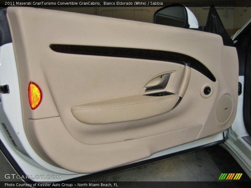 Bianco Eldorado (White) / Sabbia 2011 Maserati GranTurismo Convertible GranCabrio