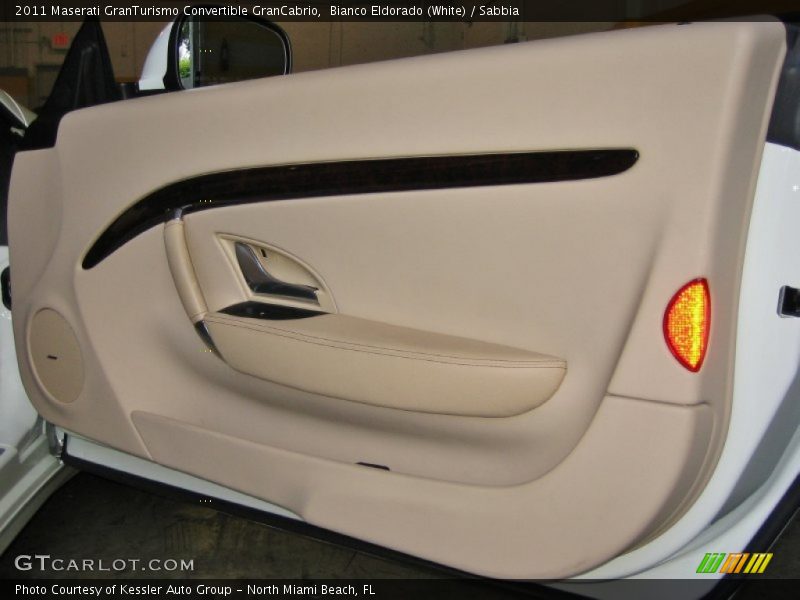 Bianco Eldorado (White) / Sabbia 2011 Maserati GranTurismo Convertible GranCabrio