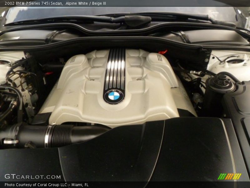 Alpine White / Beige III 2002 BMW 7 Series 745i Sedan