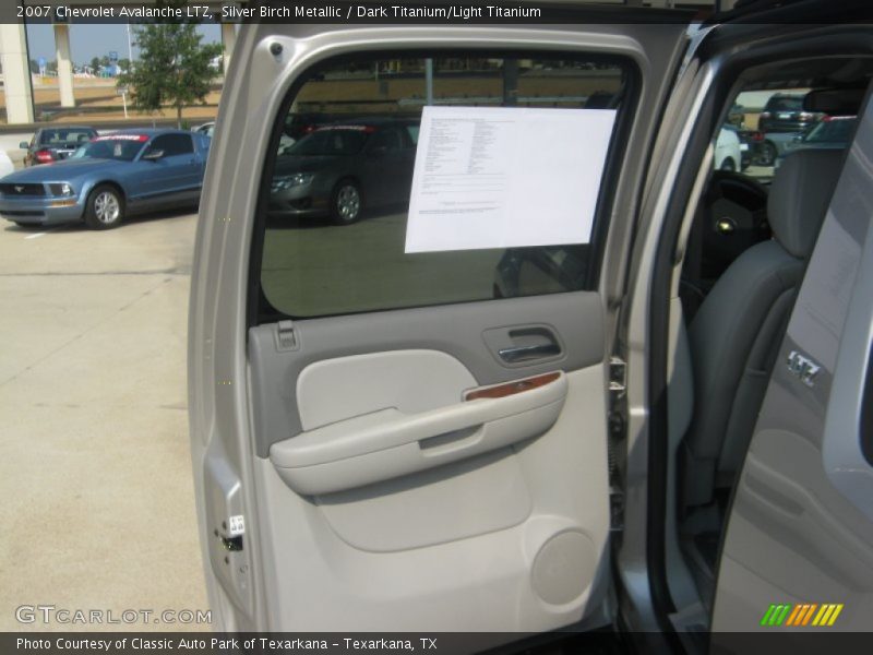 Silver Birch Metallic / Dark Titanium/Light Titanium 2007 Chevrolet Avalanche LTZ
