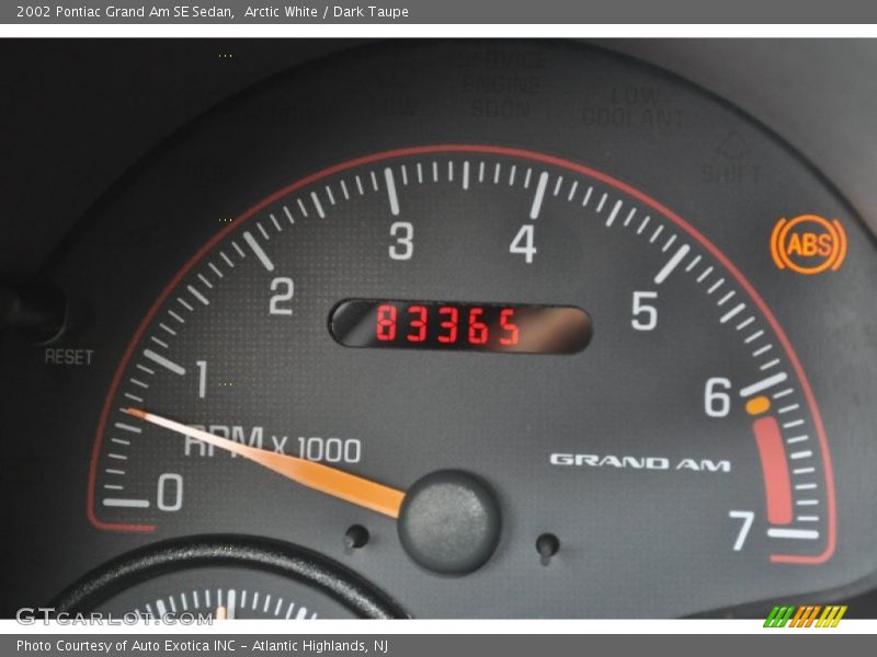 Arctic White / Dark Taupe 2002 Pontiac Grand Am SE Sedan