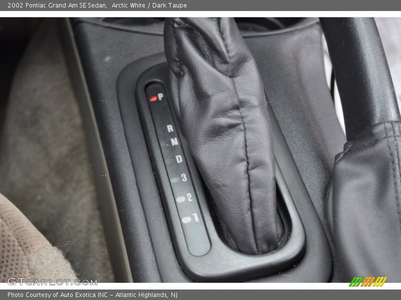 Arctic White / Dark Taupe 2002 Pontiac Grand Am SE Sedan