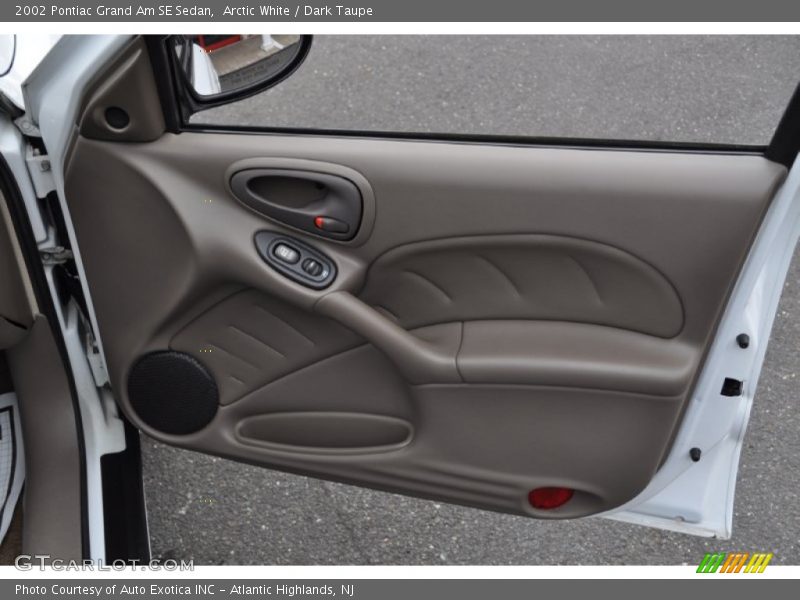 Door Panel of 2002 Grand Am SE Sedan
