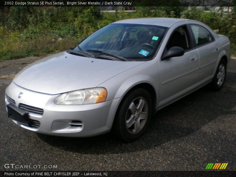 Front 3/4 View of 2002 Stratus SE Plus Sedan
