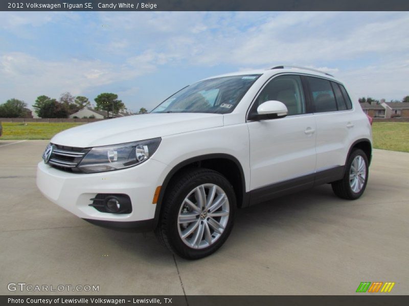Front 3/4 View of 2012 Tiguan SE