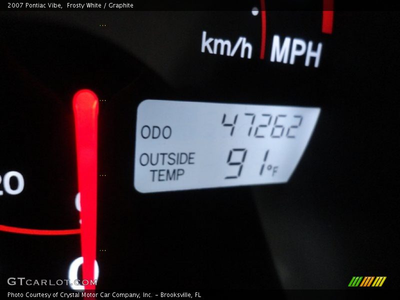 Frosty White / Graphite 2007 Pontiac Vibe