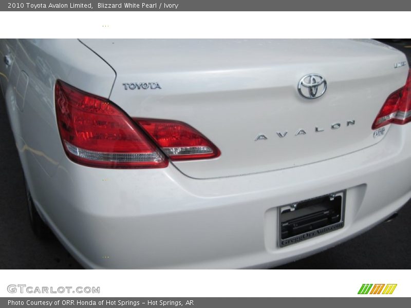 Blizzard White Pearl / Ivory 2010 Toyota Avalon Limited