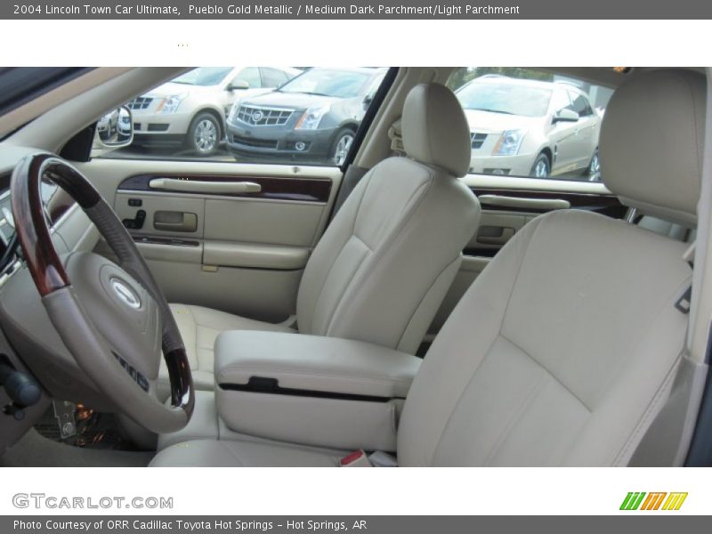 Pueblo Gold Metallic / Medium Dark Parchment/Light Parchment 2004 Lincoln Town Car Ultimate