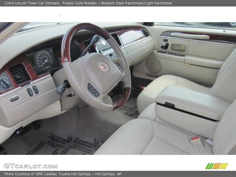 Pueblo Gold Metallic / Medium Dark Parchment/Light Parchment 2004 Lincoln Town Car Ultimate