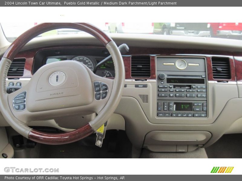 Pueblo Gold Metallic / Medium Dark Parchment/Light Parchment 2004 Lincoln Town Car Ultimate