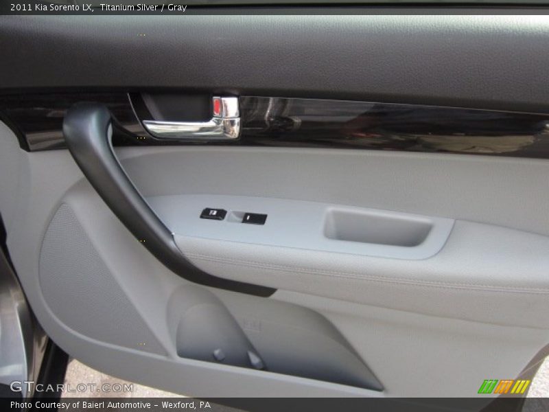 Titanium Silver / Gray 2011 Kia Sorento LX