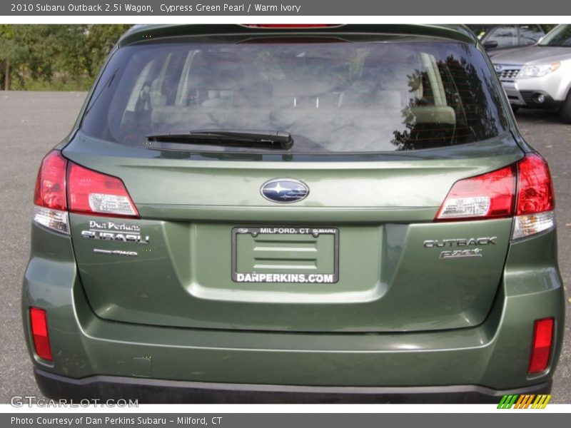 Cypress Green Pearl / Warm Ivory 2010 Subaru Outback 2.5i Wagon