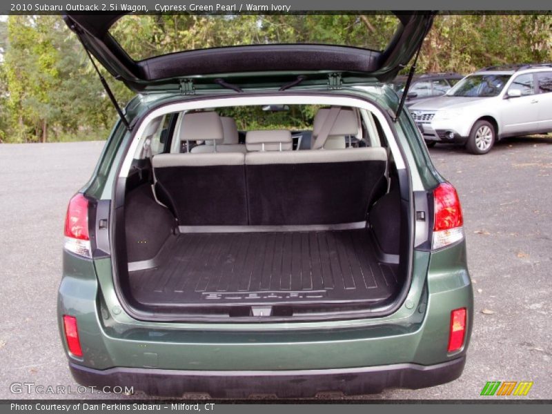 Cypress Green Pearl / Warm Ivory 2010 Subaru Outback 2.5i Wagon