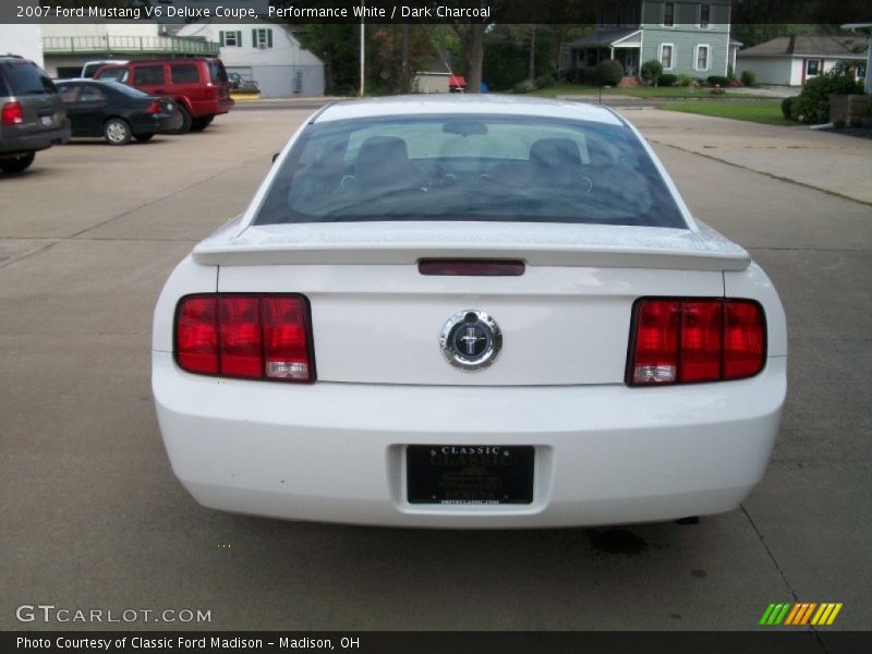 Performance White / Dark Charcoal 2007 Ford Mustang V6 Deluxe Coupe