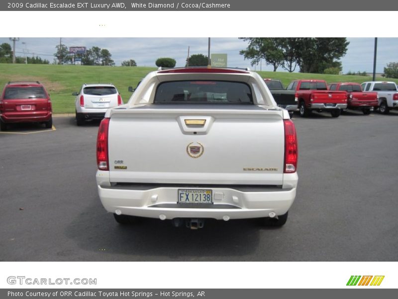 White Diamond / Cocoa/Cashmere 2009 Cadillac Escalade EXT Luxury AWD