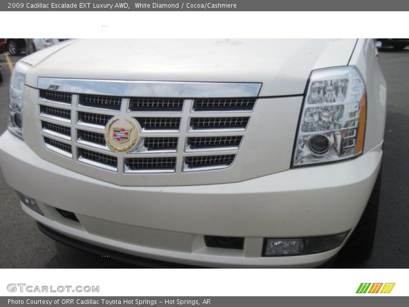 White Diamond / Cocoa/Cashmere 2009 Cadillac Escalade EXT Luxury AWD