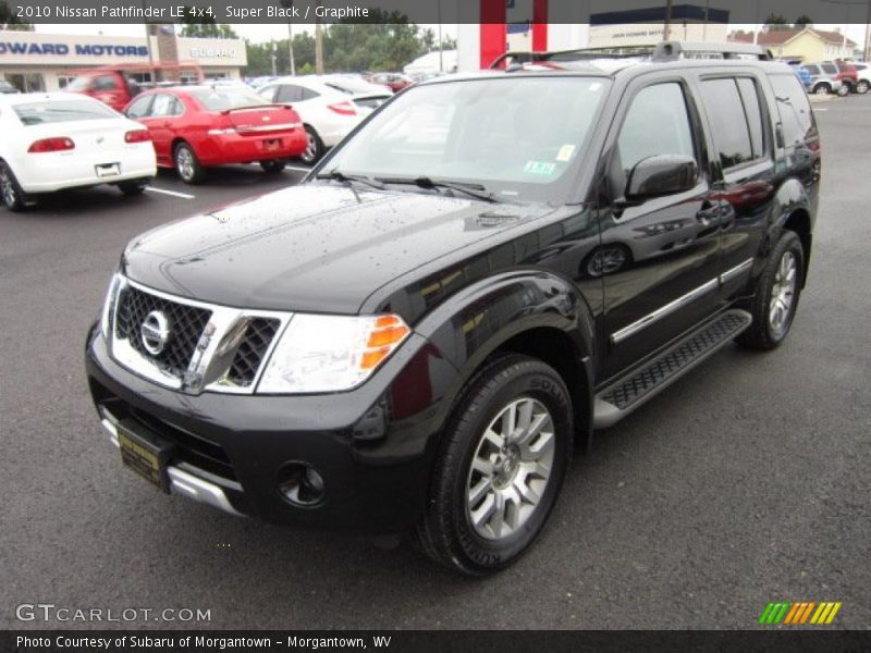 Front 3/4 View of 2010 Pathfinder LE 4x4