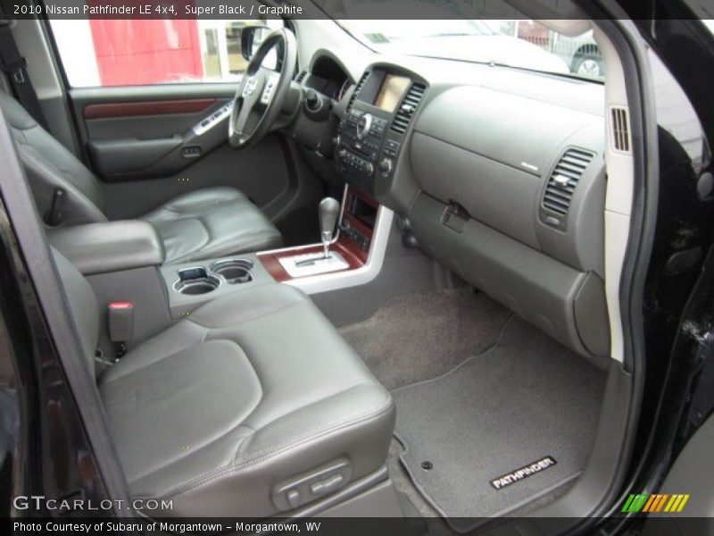  2010 Pathfinder LE 4x4 Graphite Interior