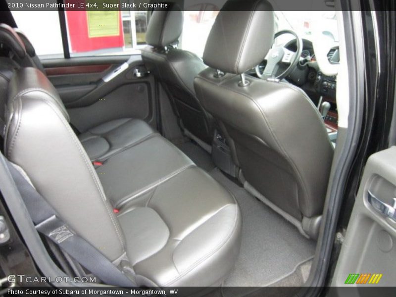 2010 Pathfinder LE 4x4 Graphite Interior