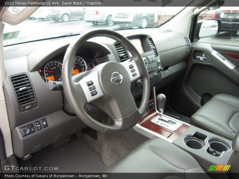  2010 Pathfinder LE 4x4 Graphite Interior