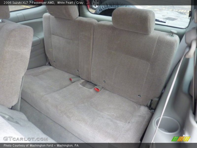  2006 XL7 7 Passenger AWD Gray Interior
