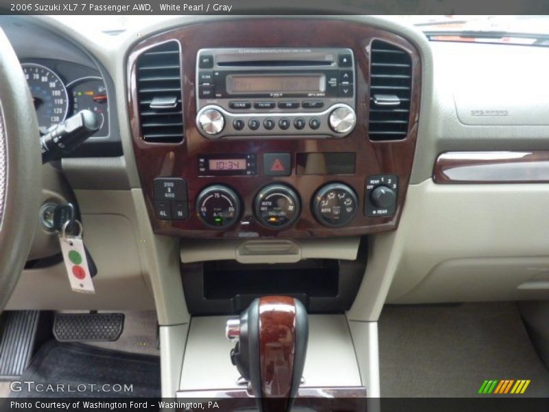 Controls of 2006 XL7 7 Passenger AWD