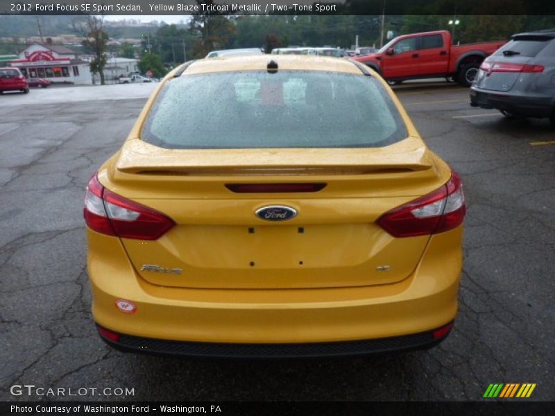 Yellow Blaze Tricoat Metallic / Two-Tone Sport 2012 Ford Focus SE Sport Sedan