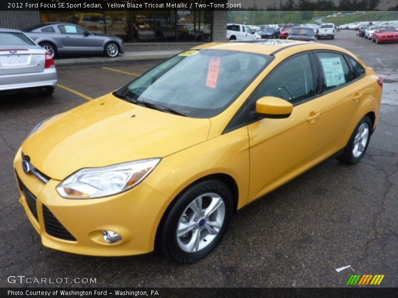 Yellow Blaze Tricoat Metallic / Two-Tone Sport 2012 Ford Focus SE Sport Sedan