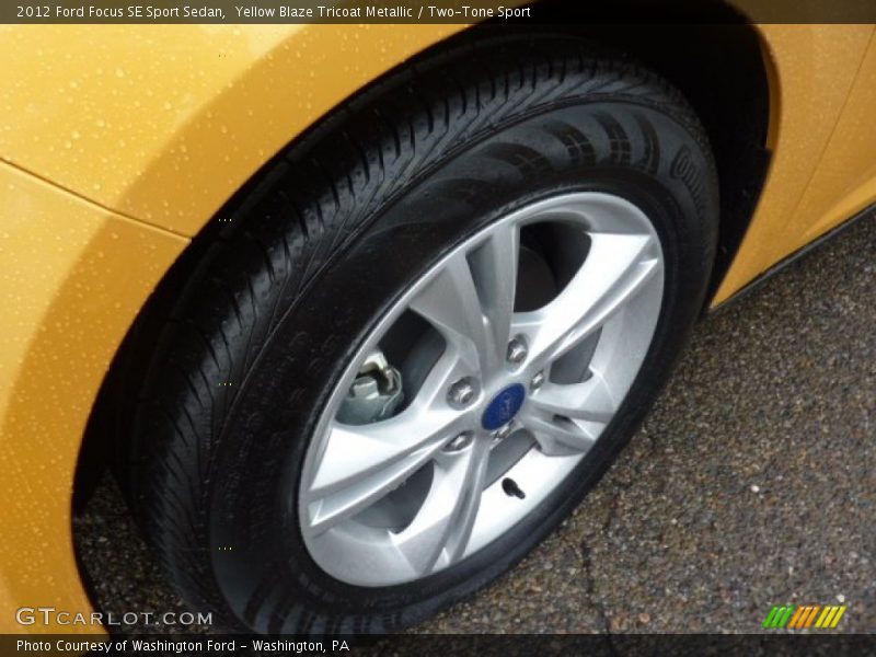Yellow Blaze Tricoat Metallic / Two-Tone Sport 2012 Ford Focus SE Sport Sedan