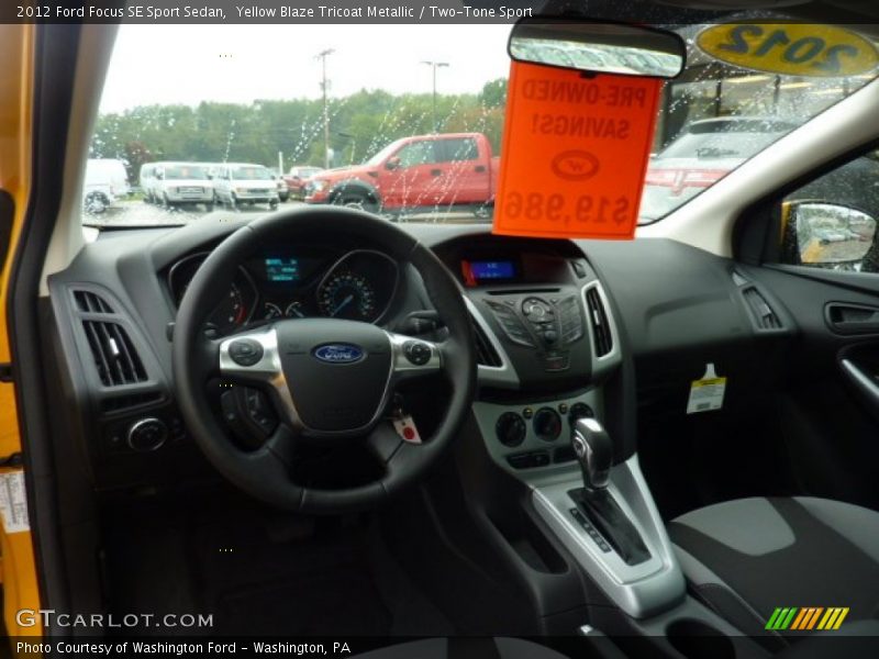 Yellow Blaze Tricoat Metallic / Two-Tone Sport 2012 Ford Focus SE Sport Sedan