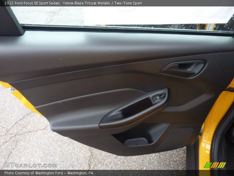 Yellow Blaze Tricoat Metallic / Two-Tone Sport 2012 Ford Focus SE Sport Sedan
