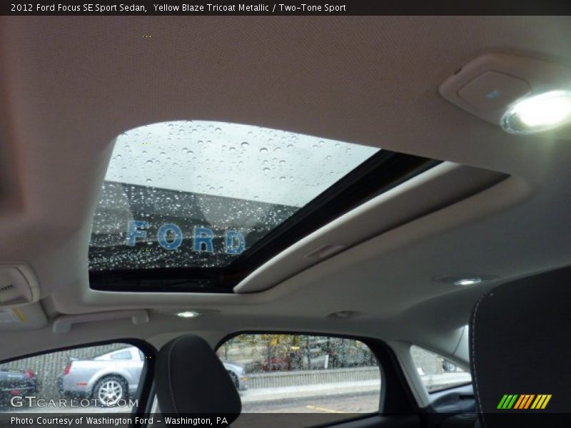 Yellow Blaze Tricoat Metallic / Two-Tone Sport 2012 Ford Focus SE Sport Sedan