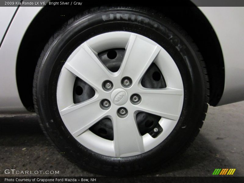 Bright Silver / Gray 2009 Kia Rondo LX V6