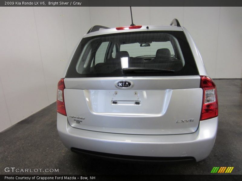Bright Silver / Gray 2009 Kia Rondo LX V6