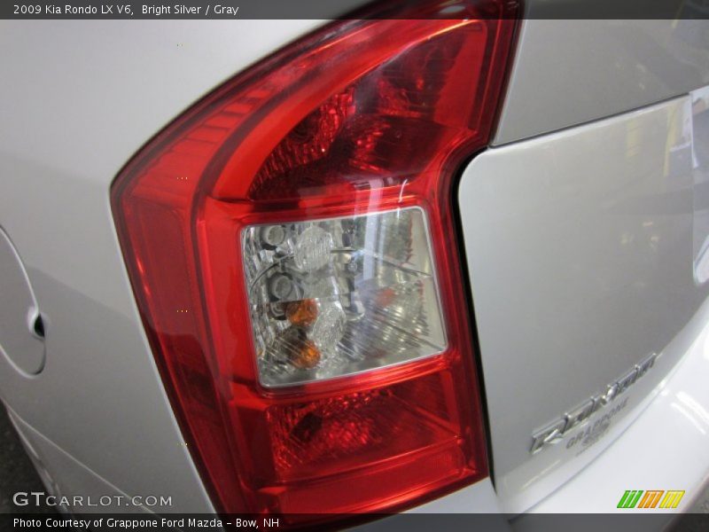 Bright Silver / Gray 2009 Kia Rondo LX V6