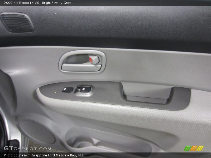 Bright Silver / Gray 2009 Kia Rondo LX V6