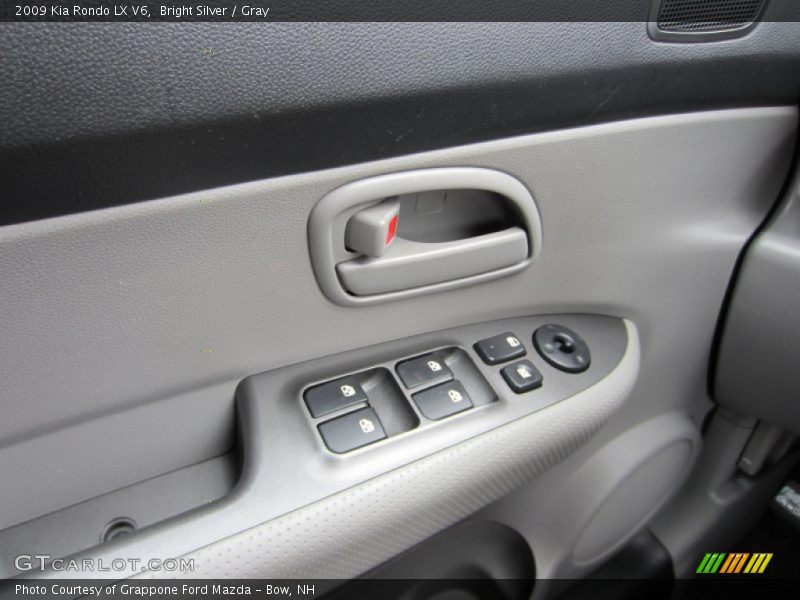 Bright Silver / Gray 2009 Kia Rondo LX V6