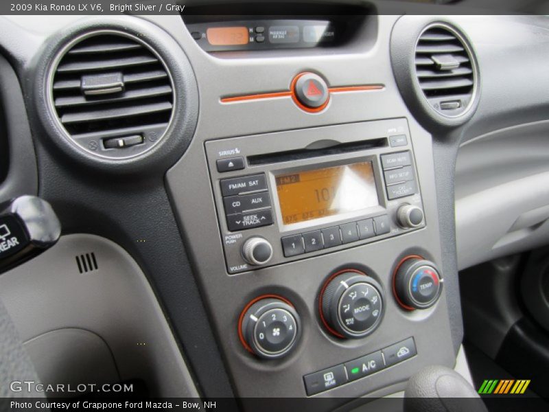 Bright Silver / Gray 2009 Kia Rondo LX V6
